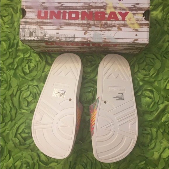 Union Bay Pink Leaf Slides - Picture 2 of 4